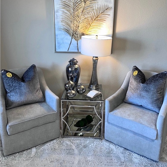 1-NWT CALLISTO HOME DECORATIVE PILLOW (please read
Description for details) - Picture 2 of 11